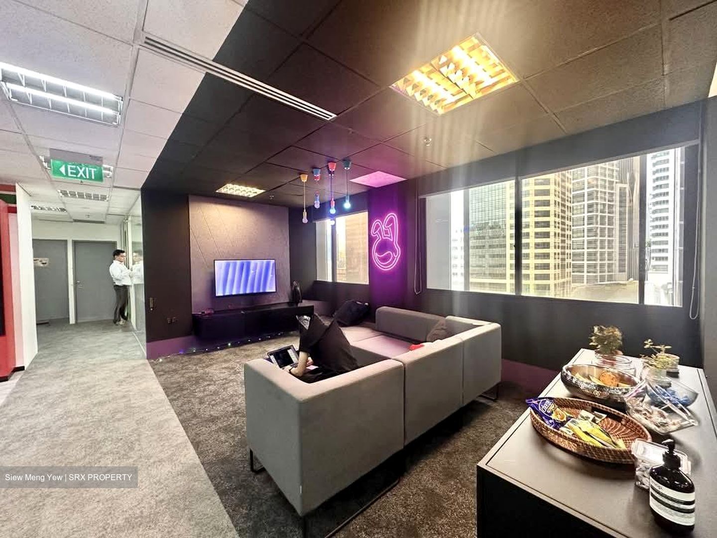 Cecil Court (D1), Office #556775131